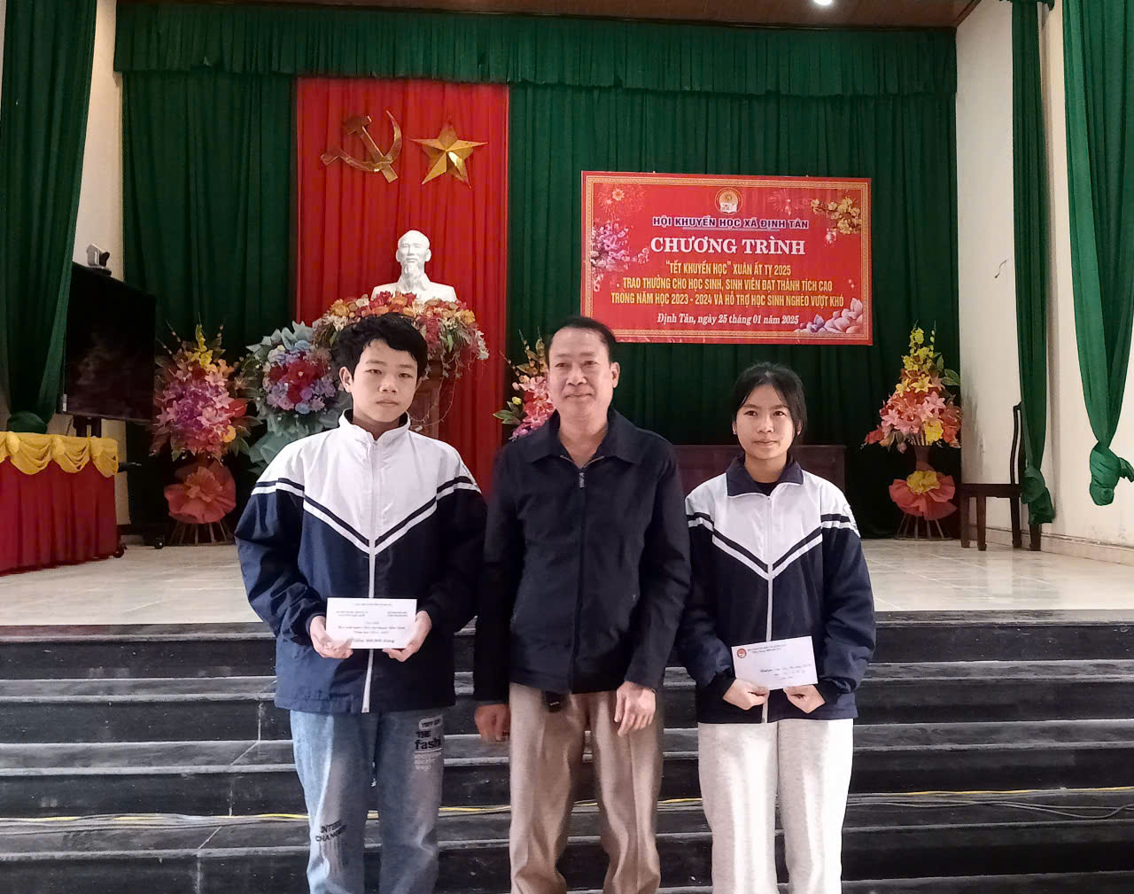 Anh-tin-bai